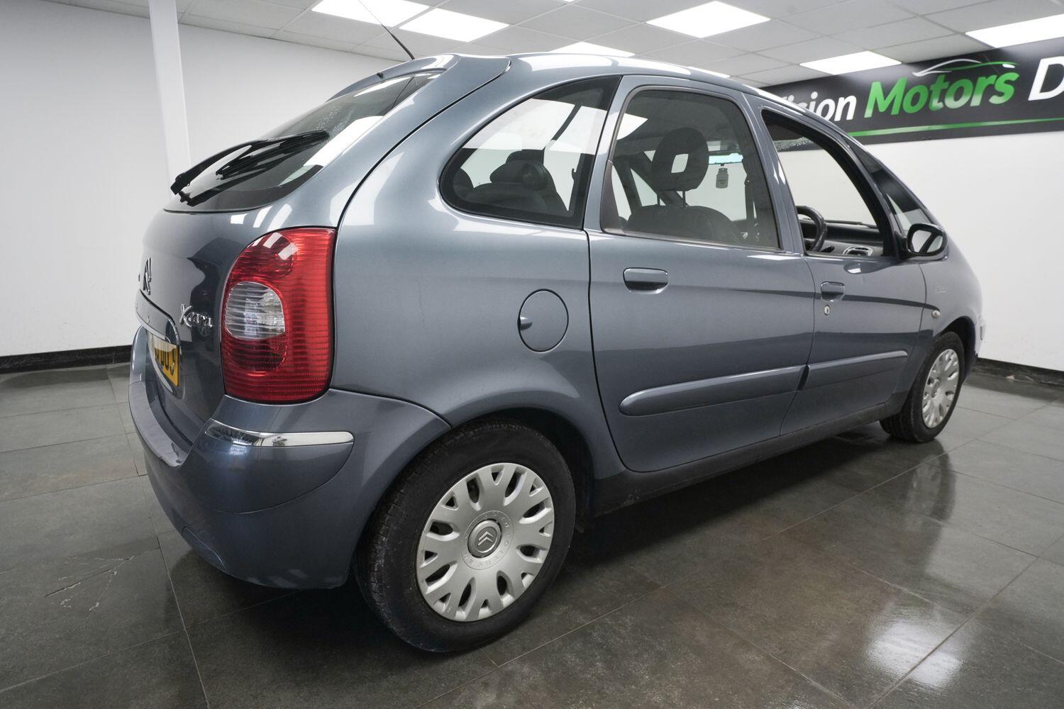 Citroen Xsara Picasso view 4