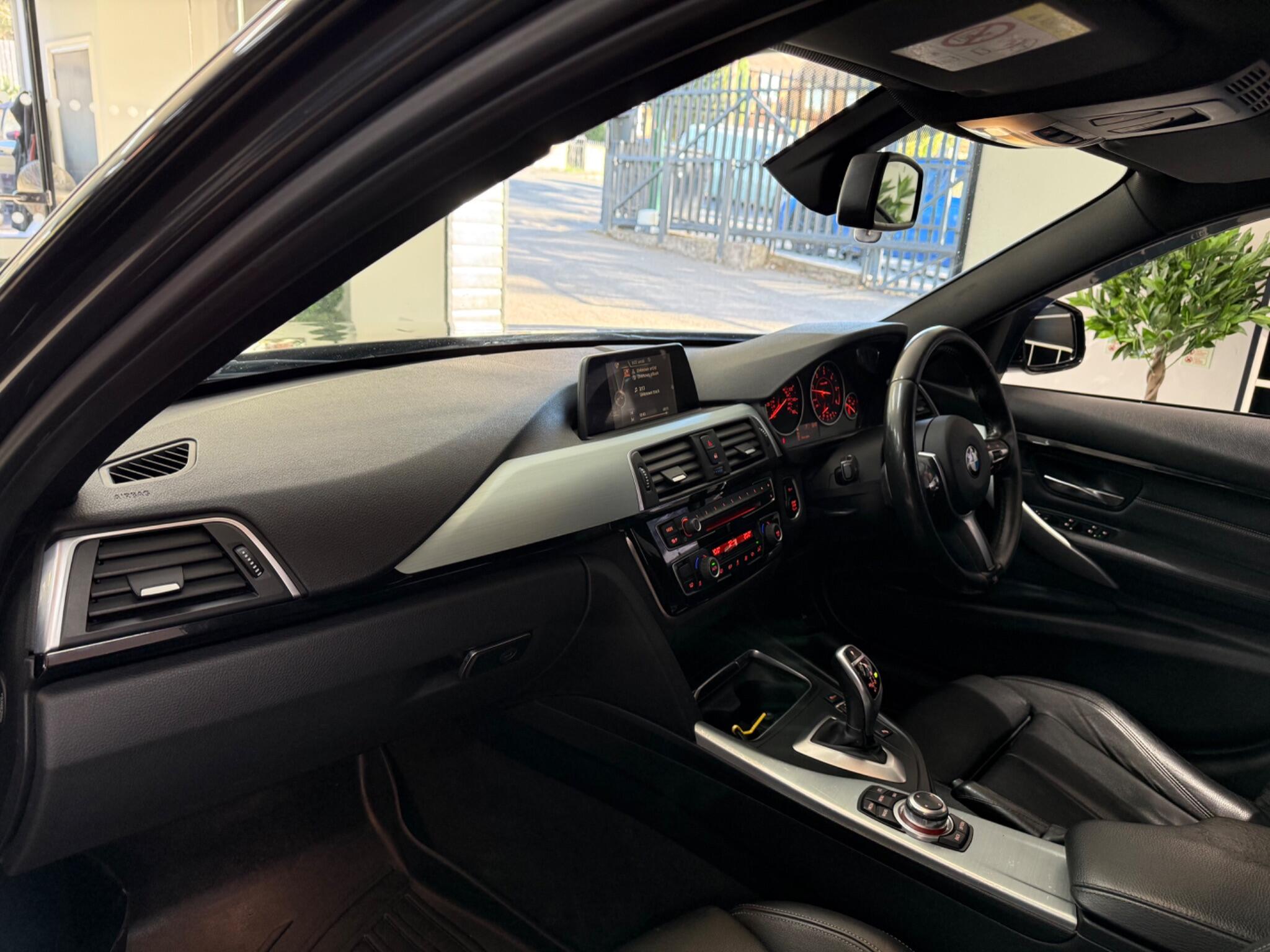 BMW 3 Series view 26