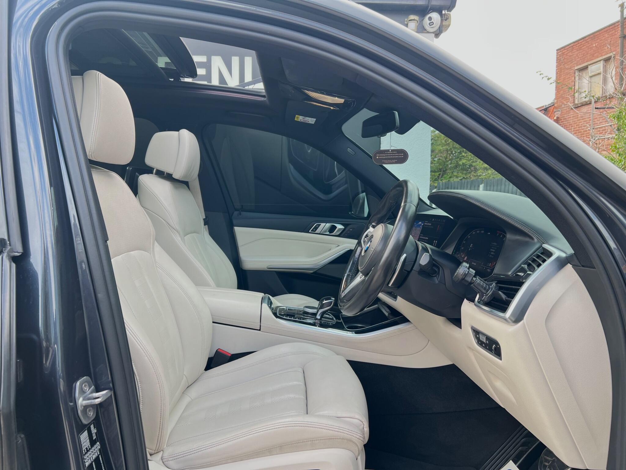 BMW X5 view 13