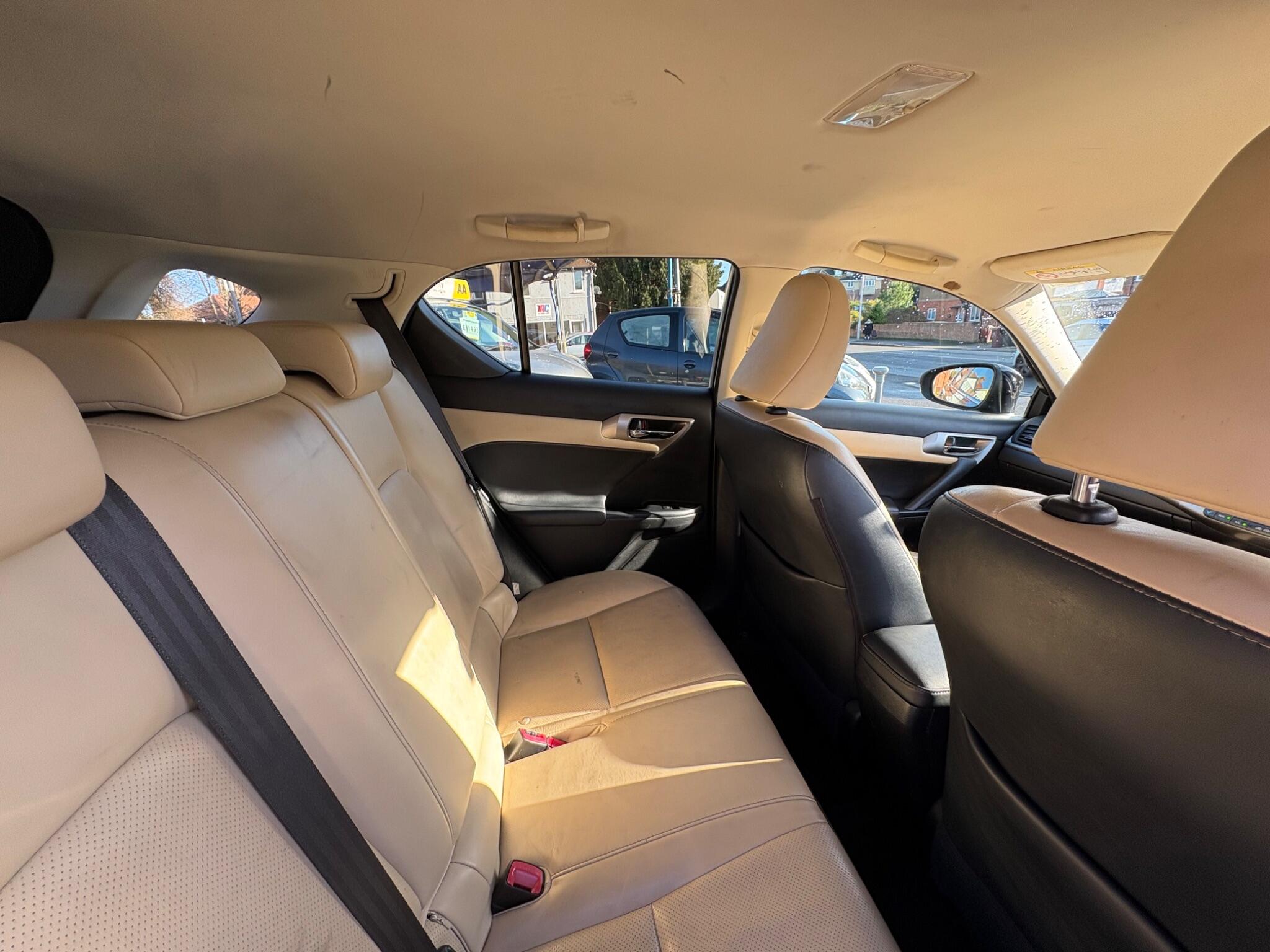 2014 Lexus CT 1.8 200h Luxury CVT Euro 6 (s/s) 5dr • 99,475 miles image 39
