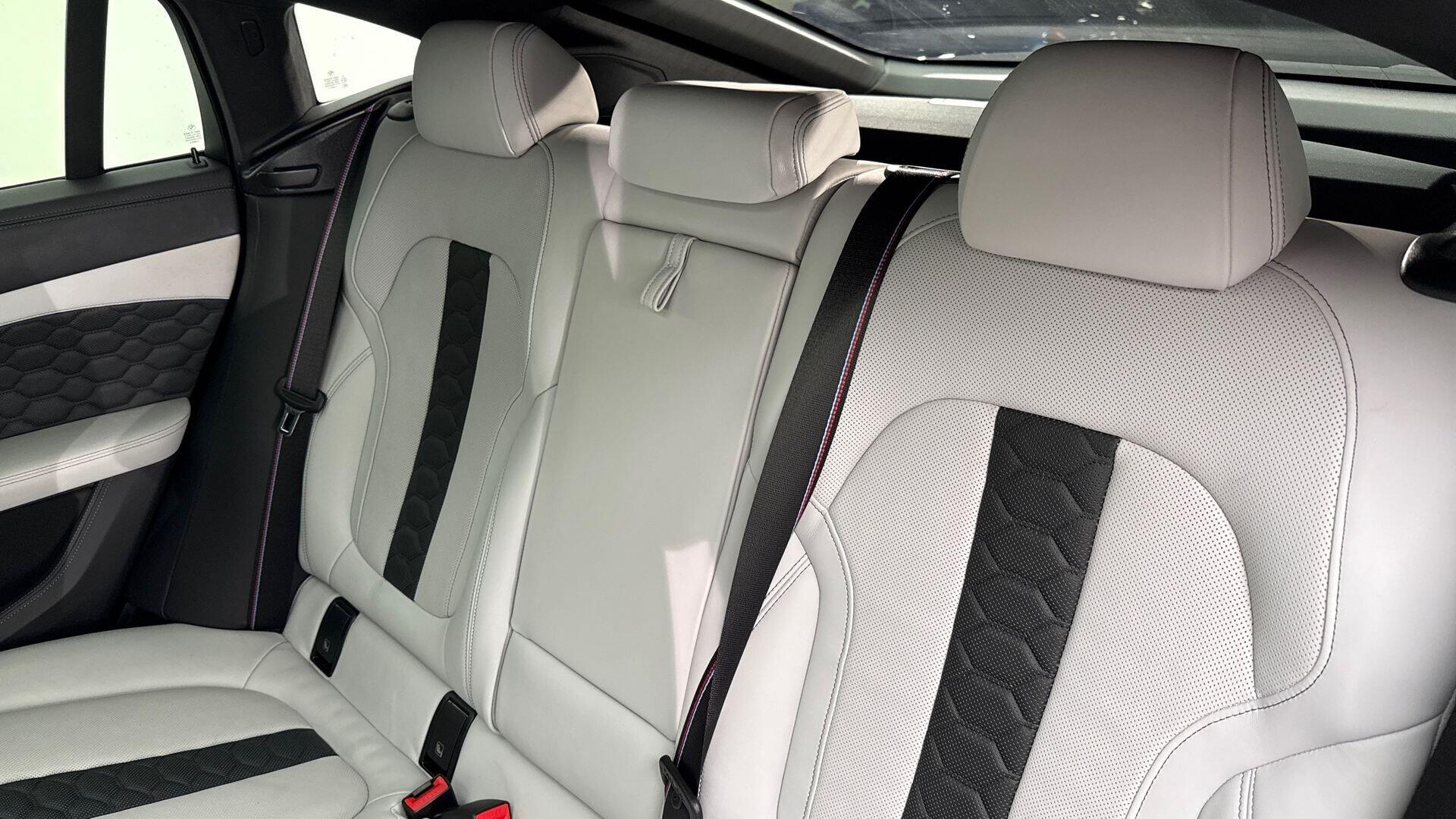 BMW X6 M view 12