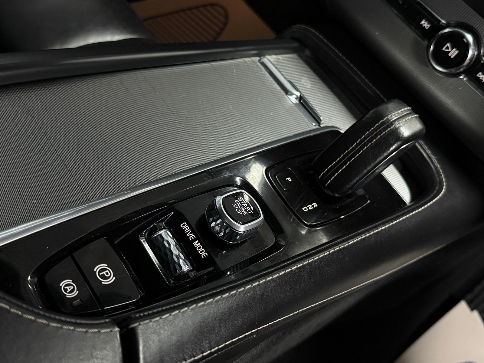 Volvo XC90 view 22