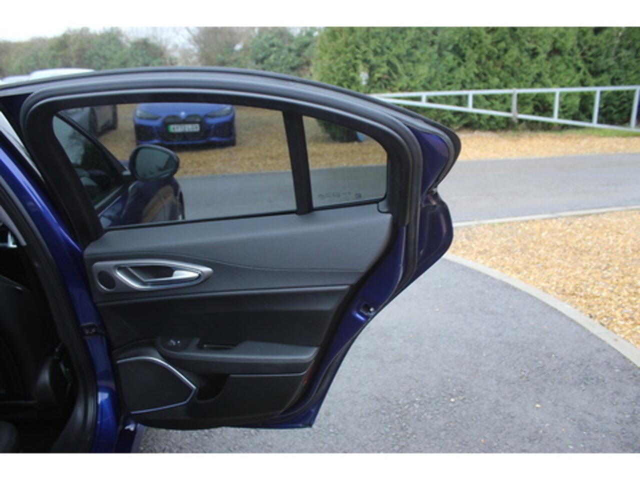 Alfa Romeo Giulia view 44