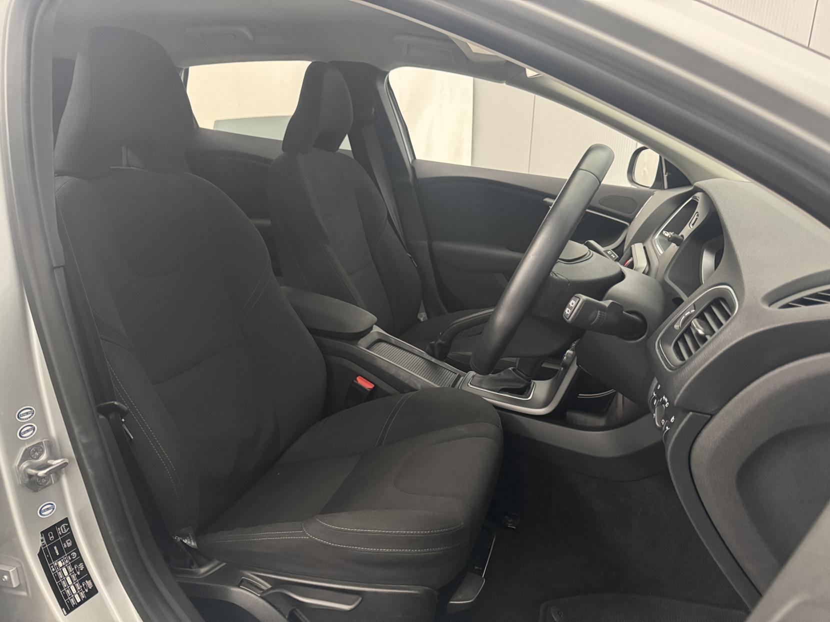 Volvo V40 view 55