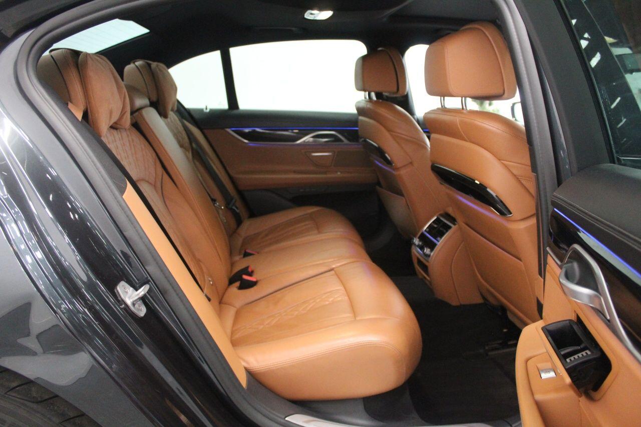 BMW 7 Series view 61