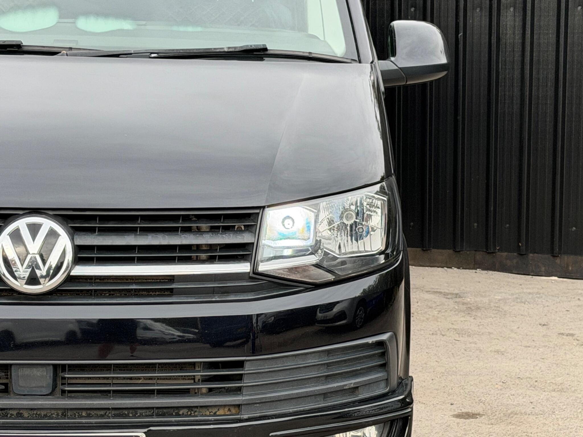 Volkswagen Transporter view 6