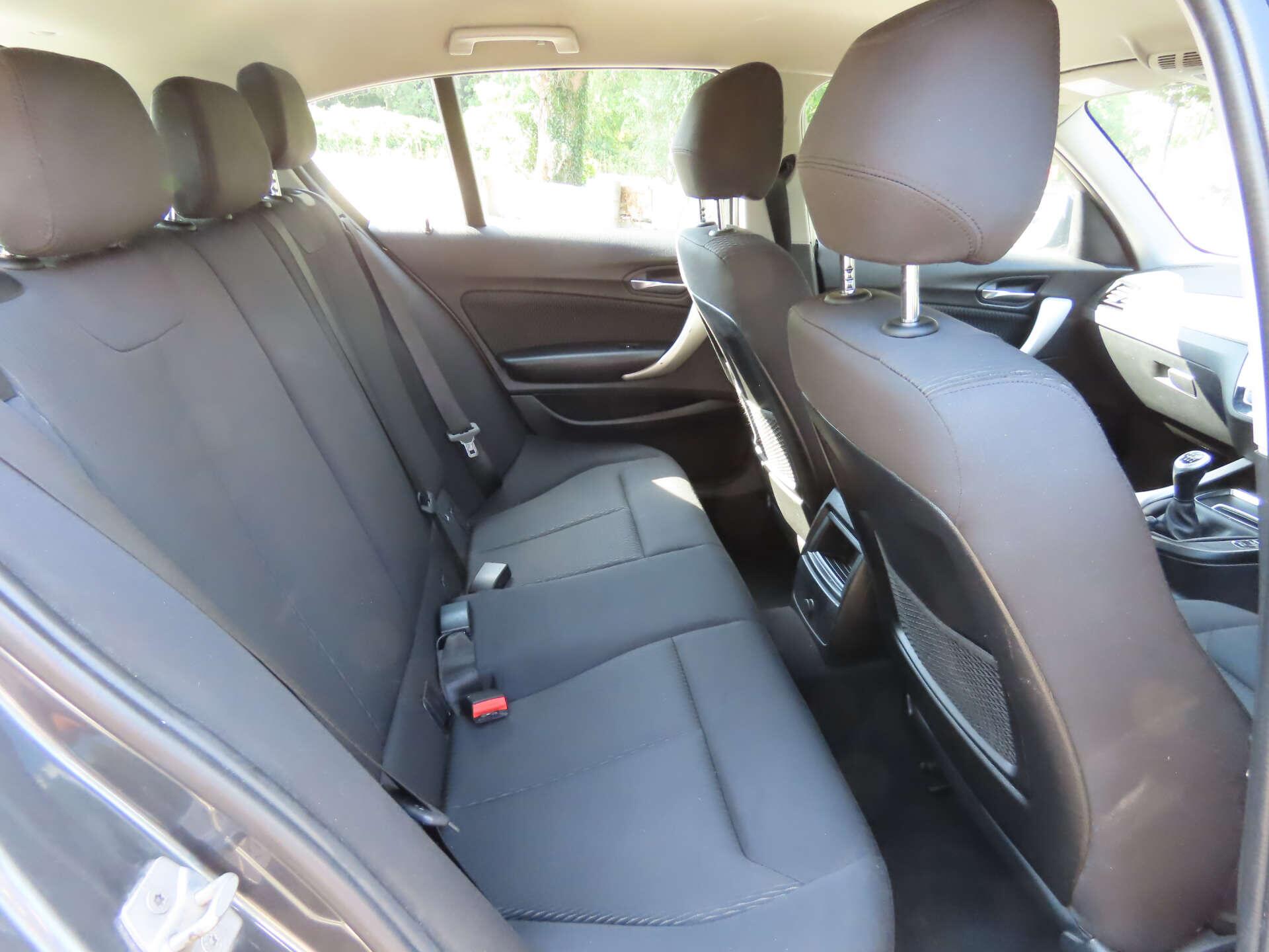 BMW 1 Series view 10