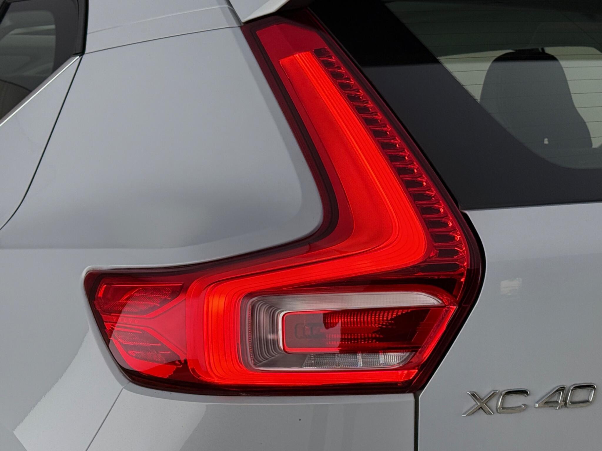Volvo XC40 view 12