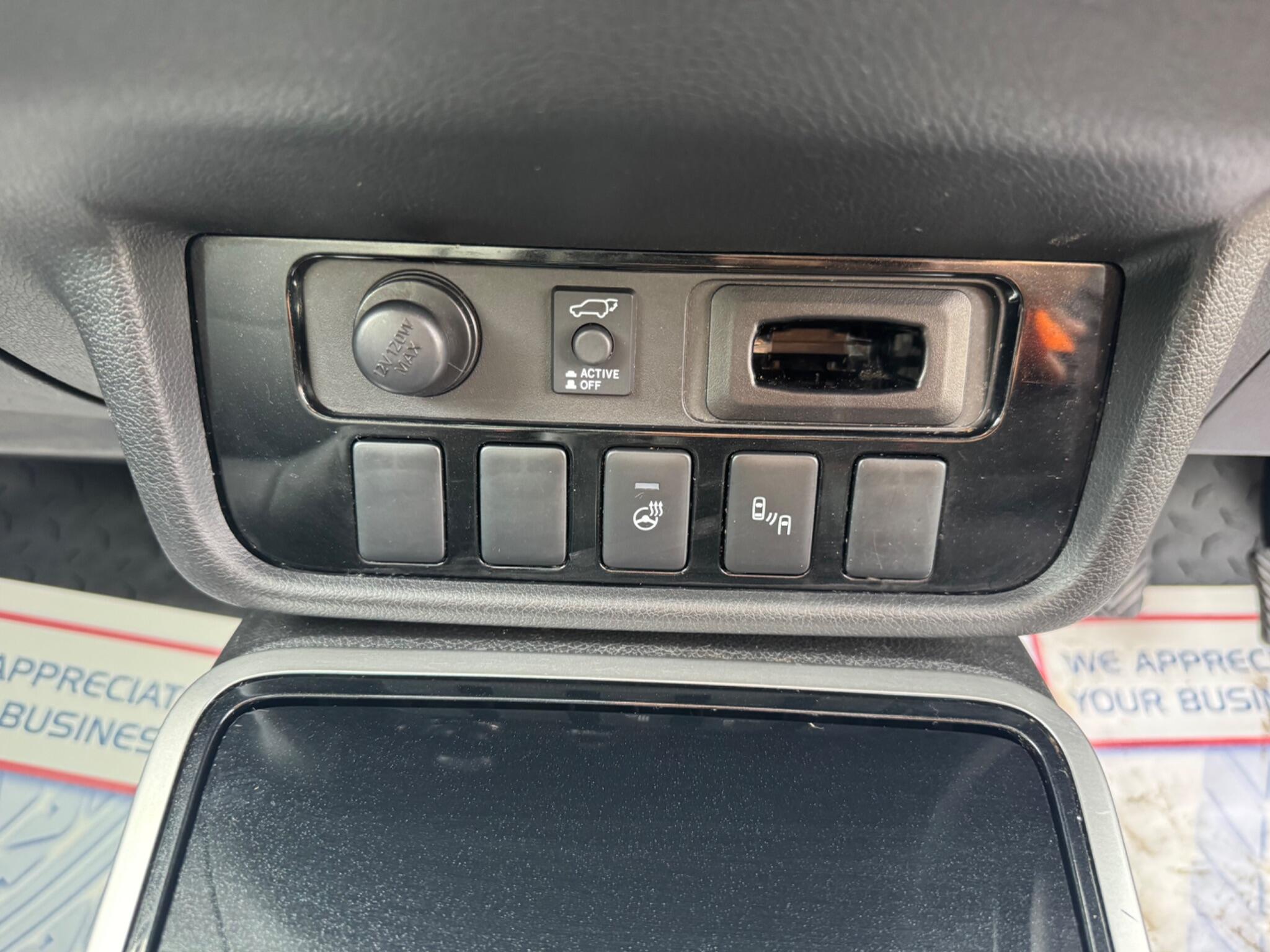 Mitsubishi Outlander view 22