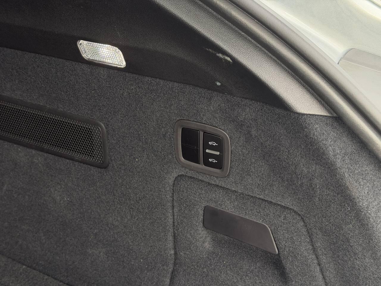 Porsche Cayenne view 32