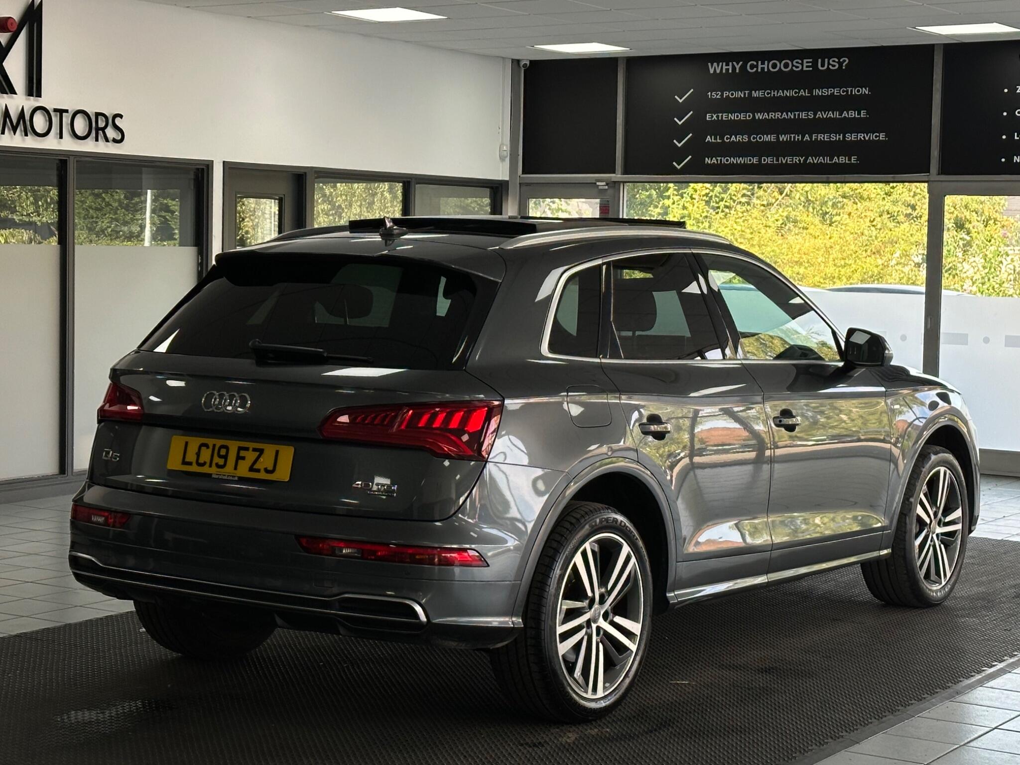 Audi Q5 view 13