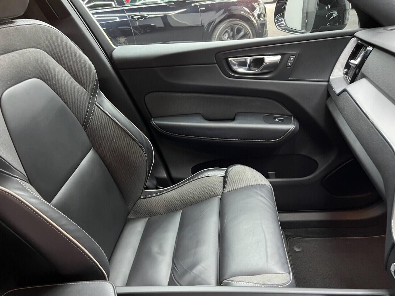 Volvo XC60 view 28