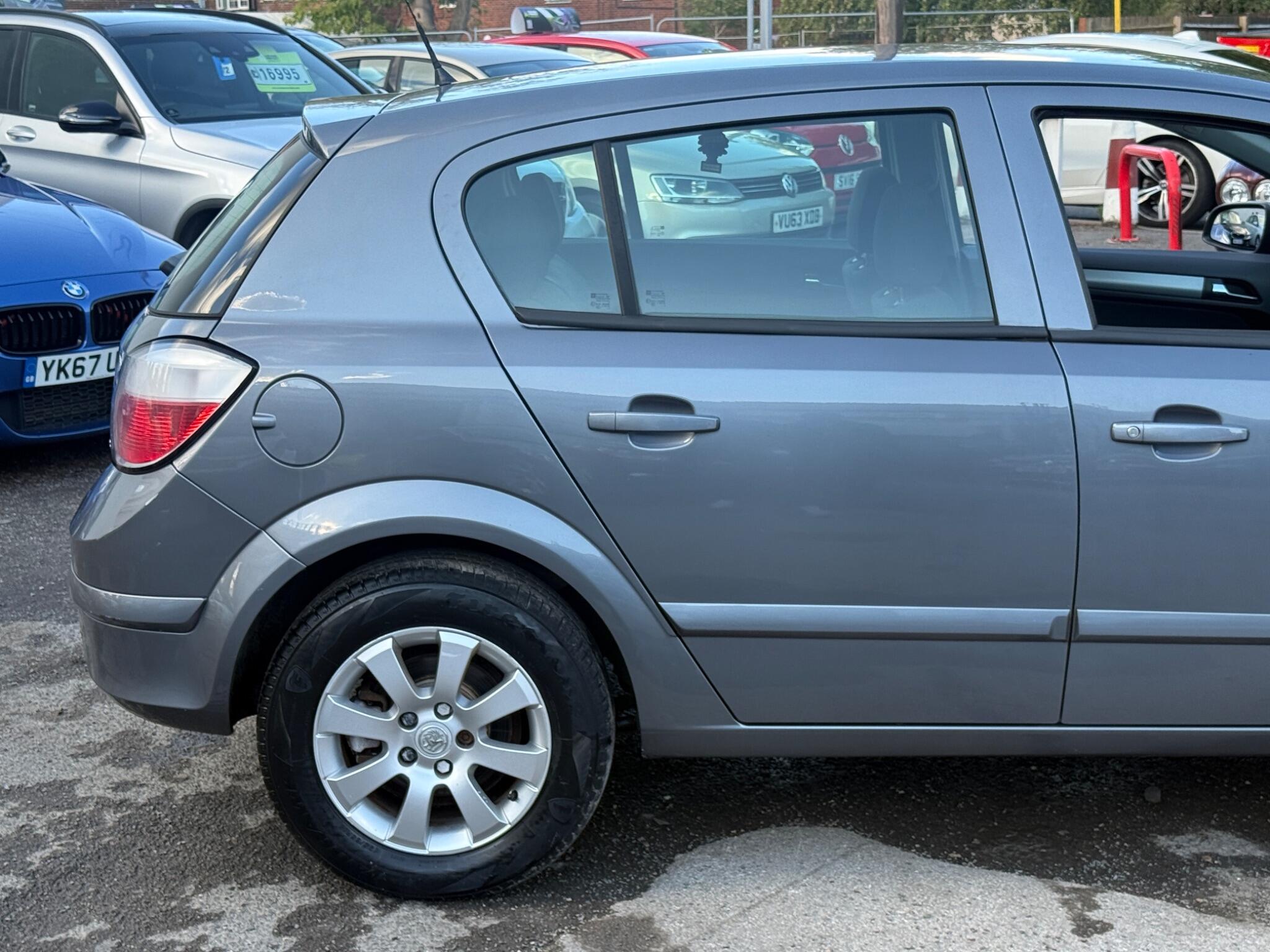Vauxhall Astra - Image 21