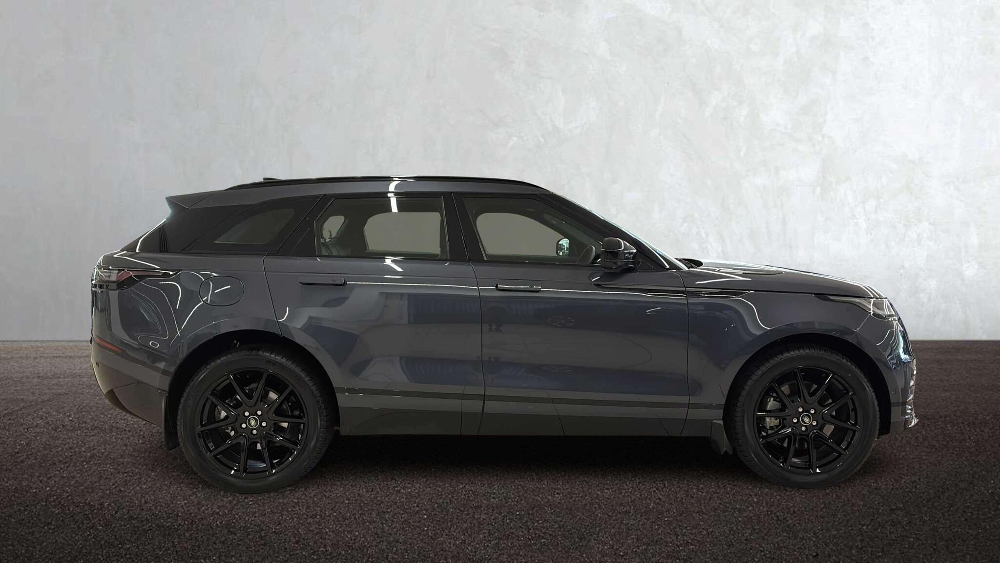 Land Rover Range Rover Velar view 5