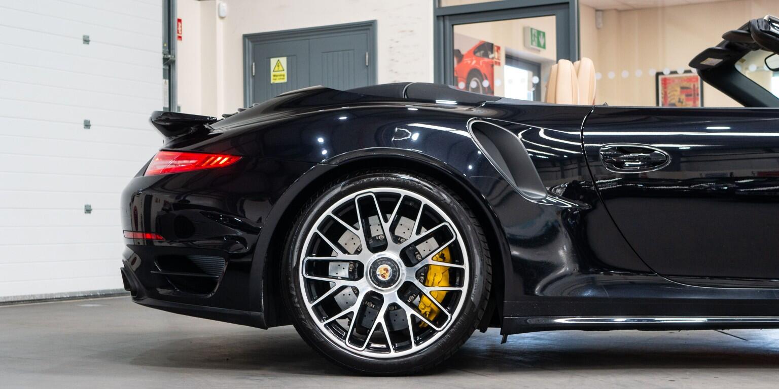 Porsche 911 view 10