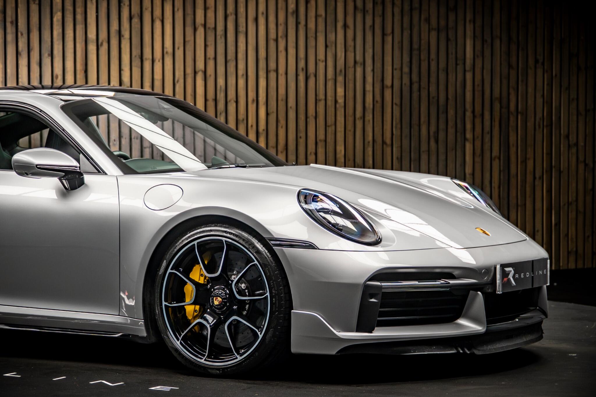 Porsche 911 view 10