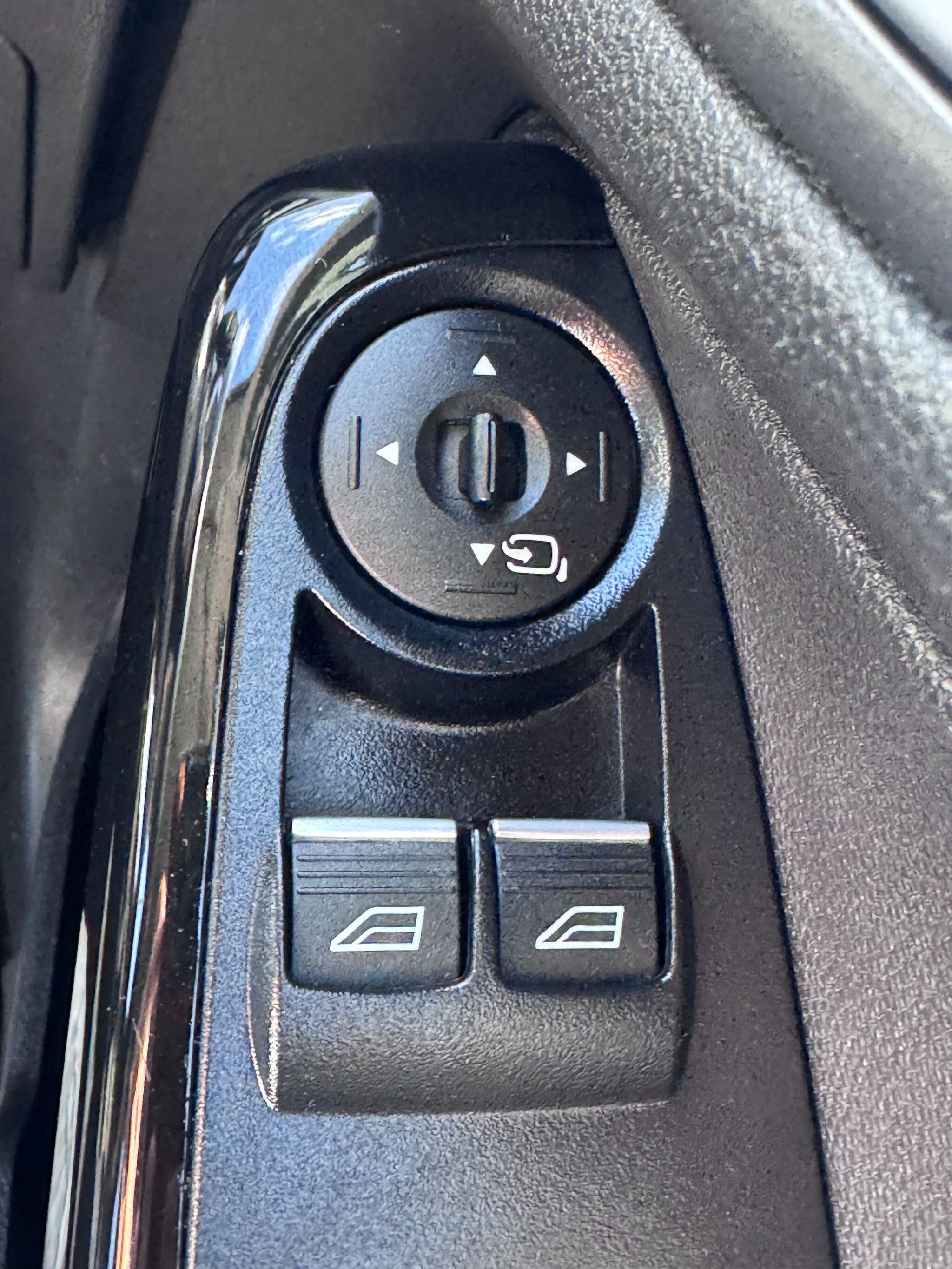 2017 Ford Fiesta image 40