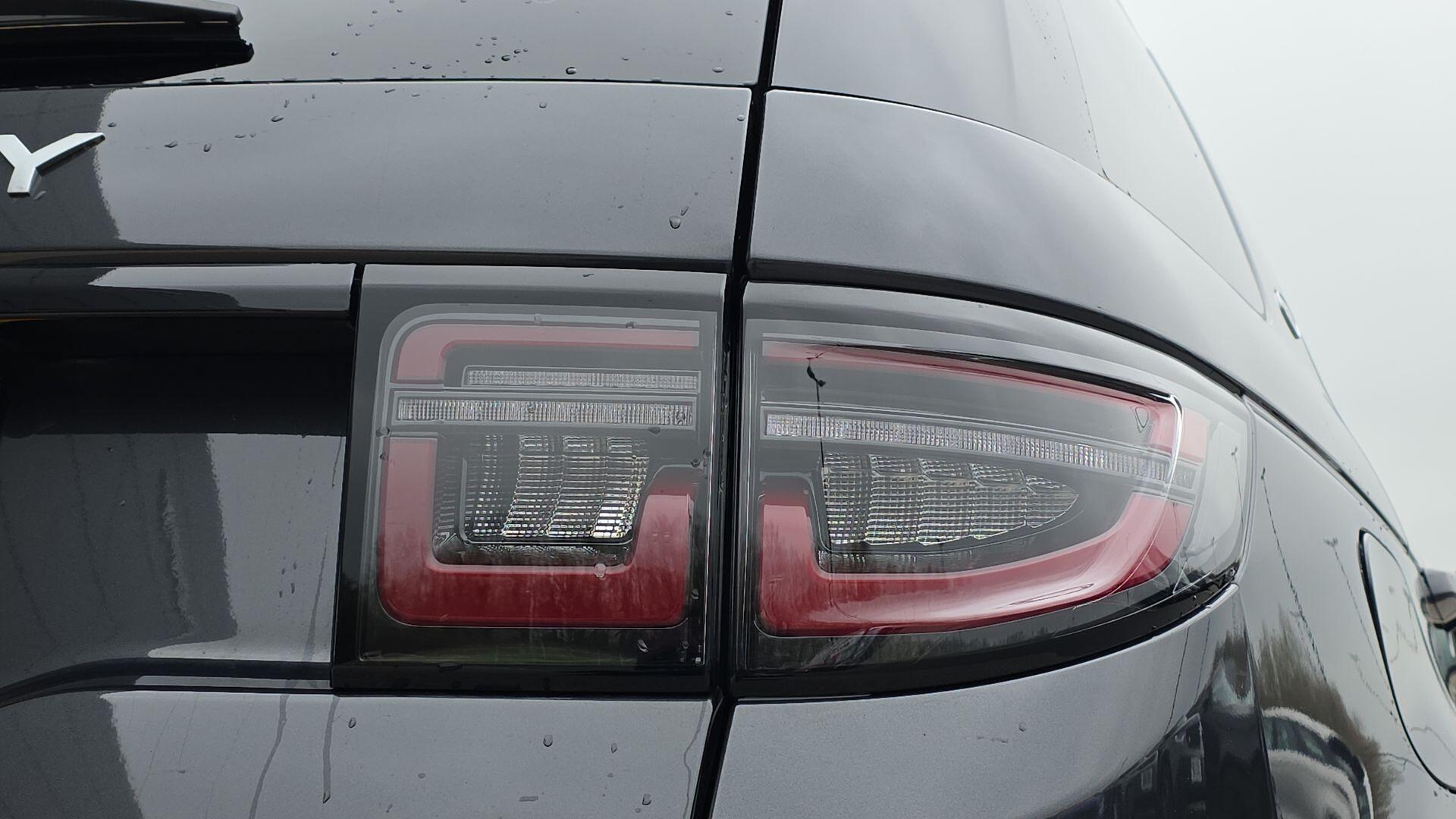 Land Rover Discovery Sport view 26