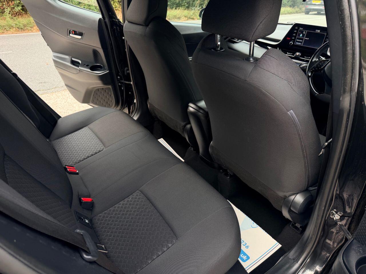 Toyota C-HR view 20