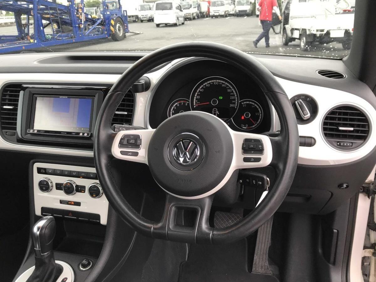 Volkswagen Beetle view 11
