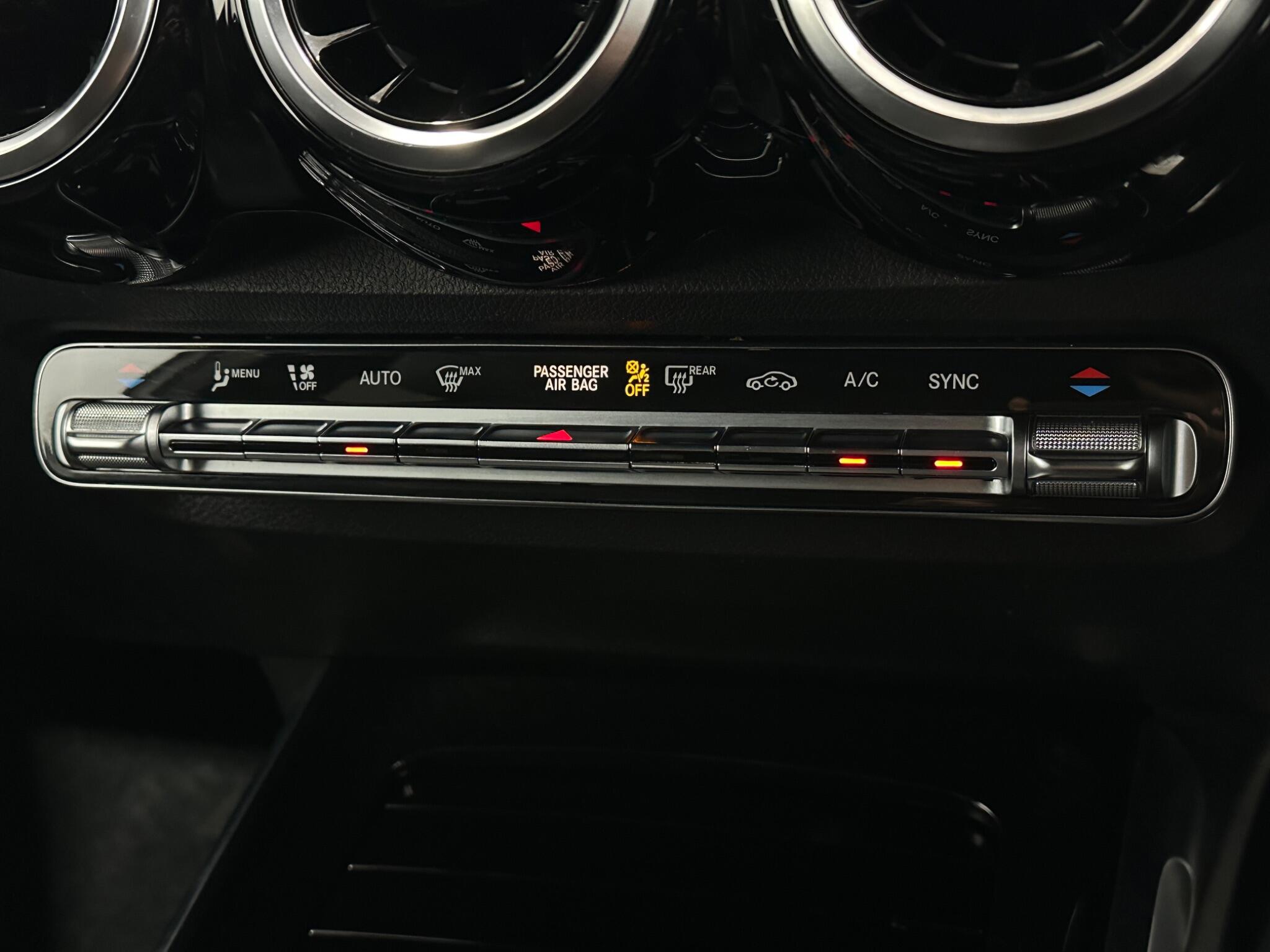 Mercedes-Benz GLB view 23