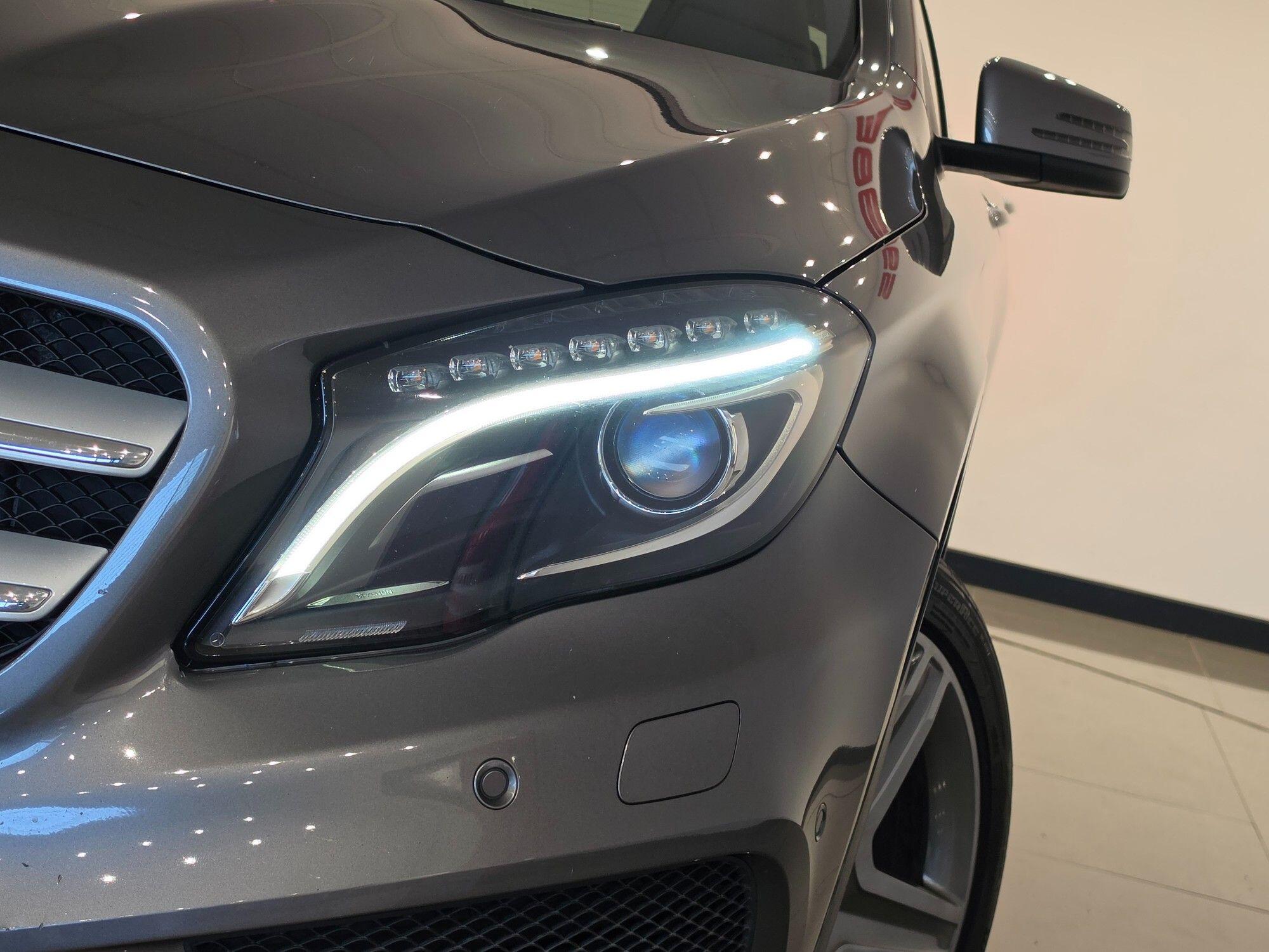 Mercedes-Benz GLA view 15