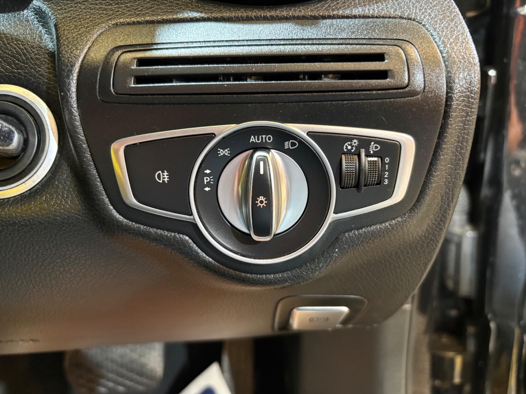 Mercedes-Benz C Class view 25