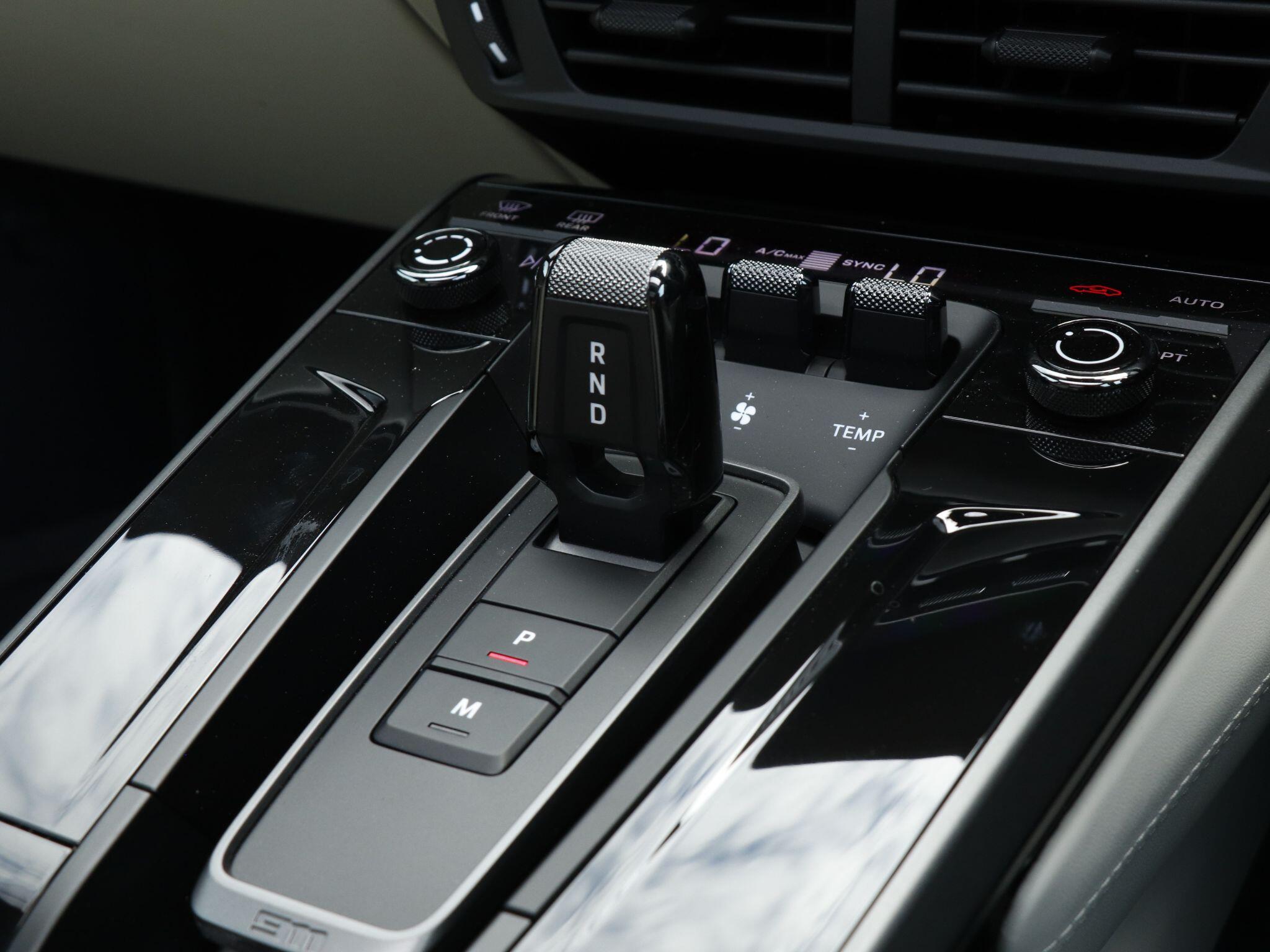 Porsche 911 view 18