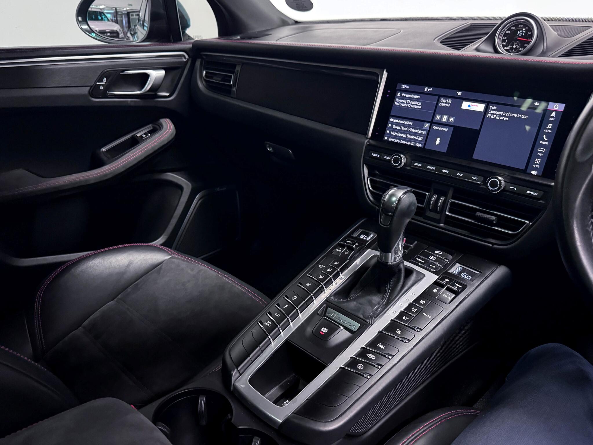Porsche Macan view 45