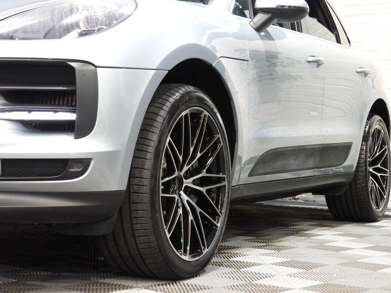 Porsche Macan view 29