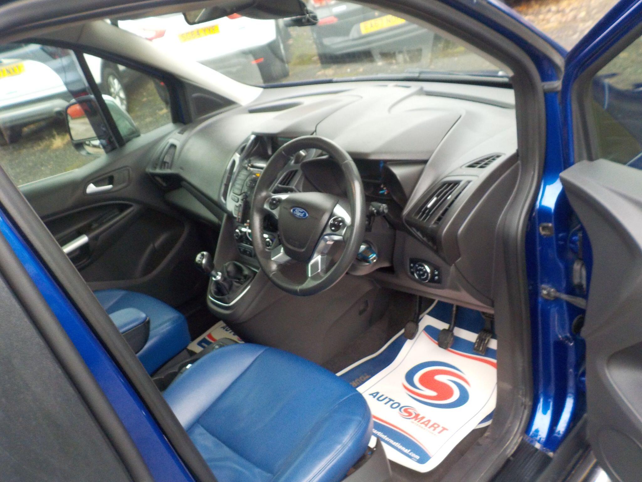 Ford Tourneo Connect 1.6 TDCi Titanium Euro 5 5dr