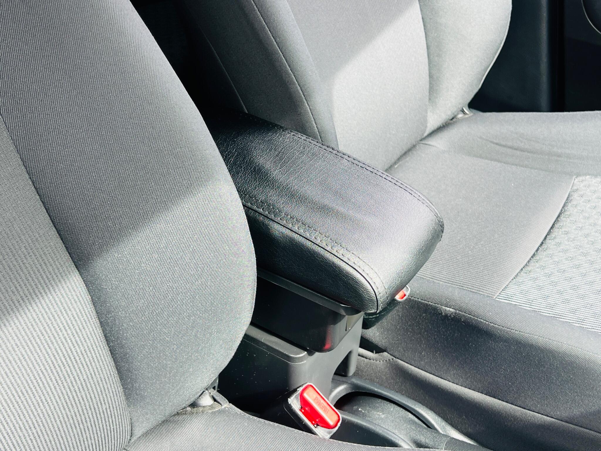 Toyota Yaris view 50