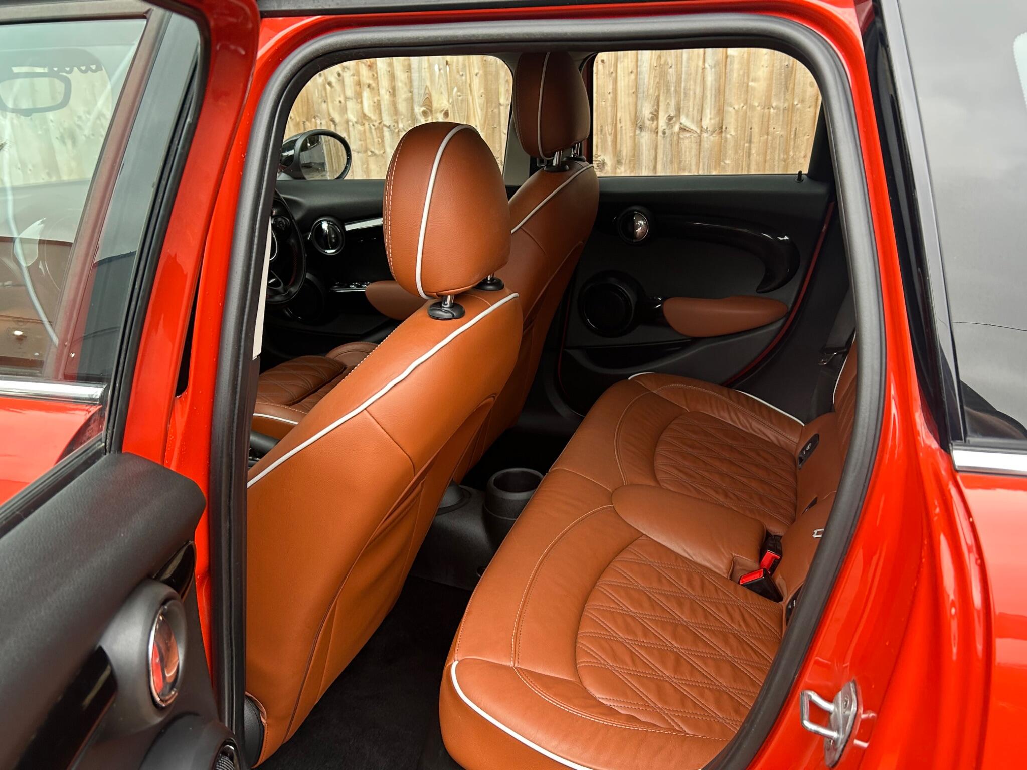 Mini Hatch view 31