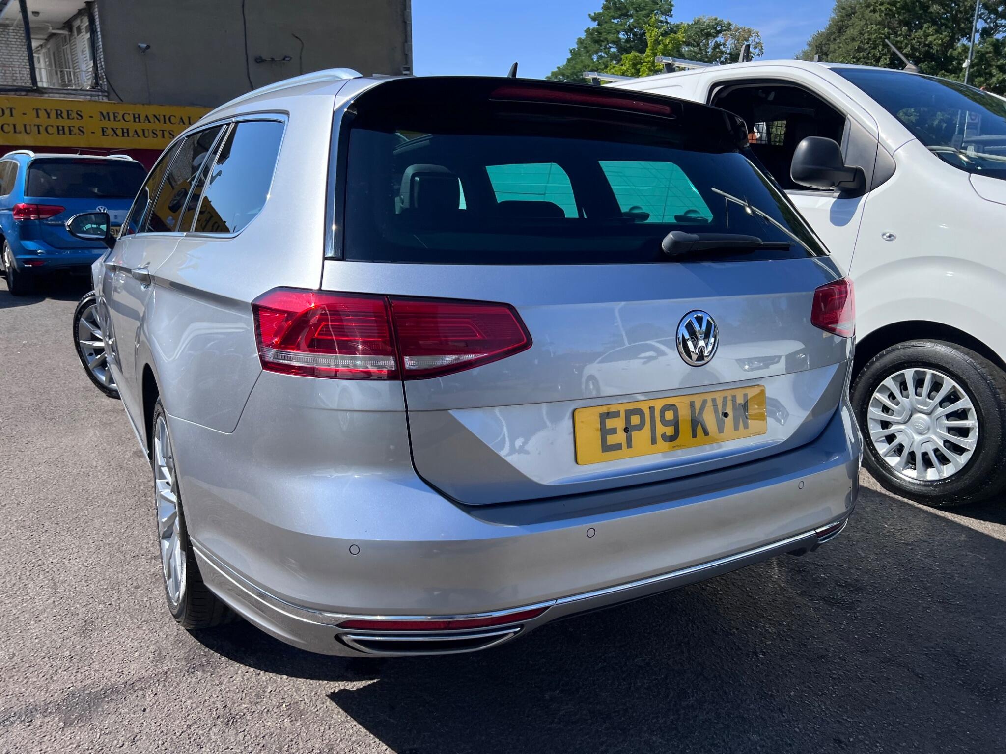 Volkswagen Passat view 15