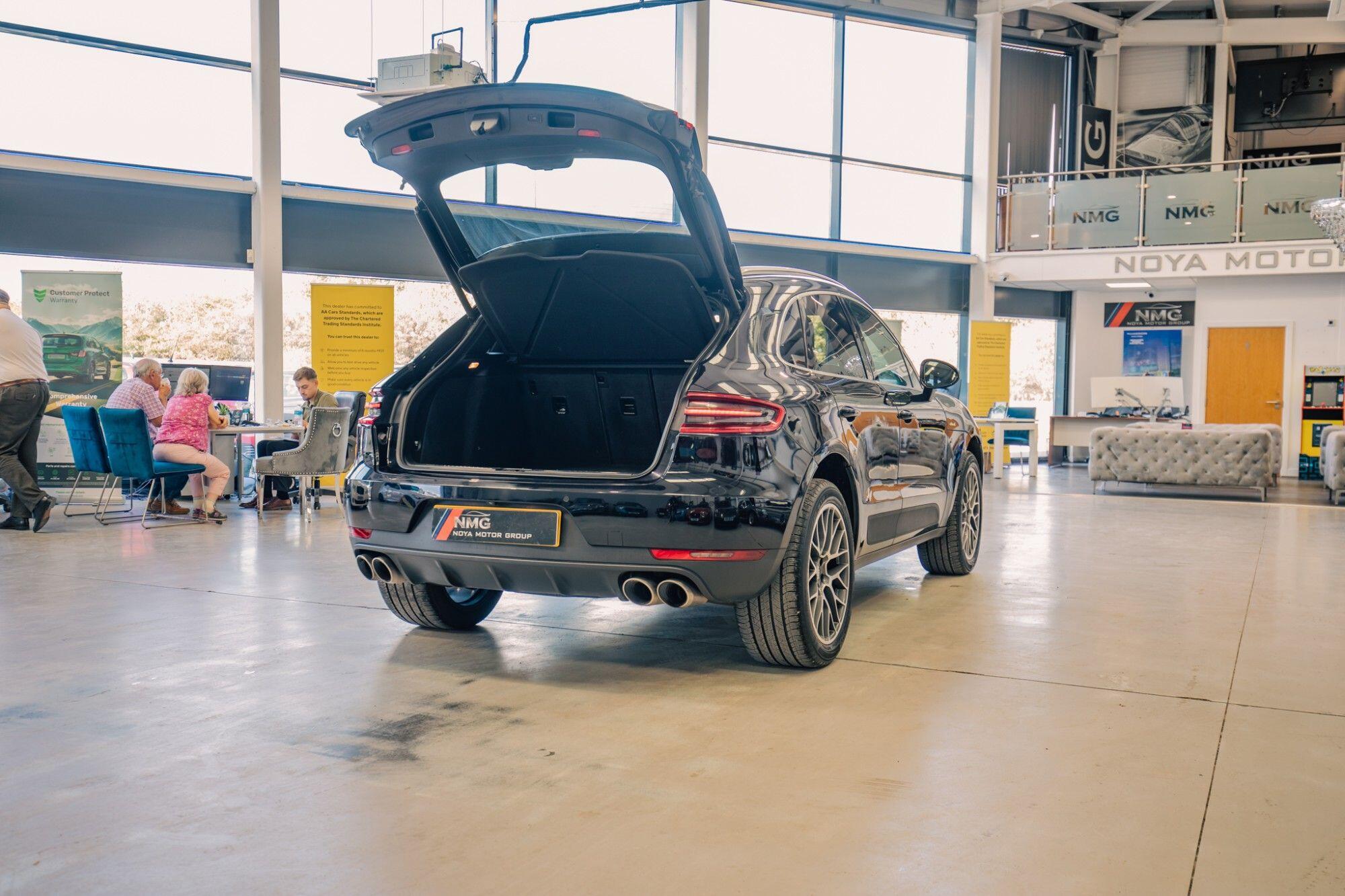 Porsche Macan view 36