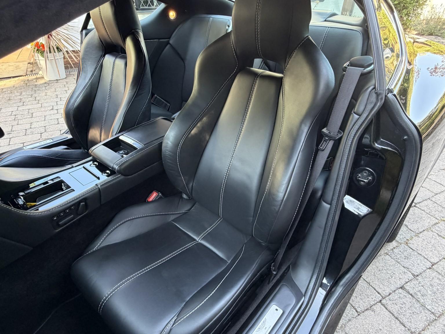 Aston Martin DB9 view 20