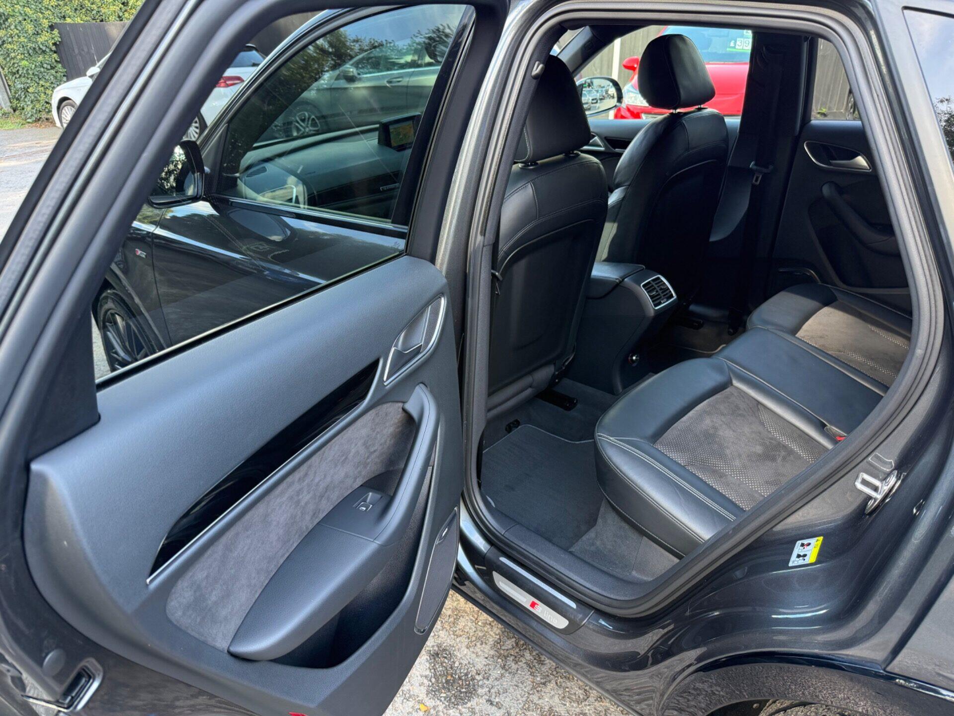 Audi Q3 view 27