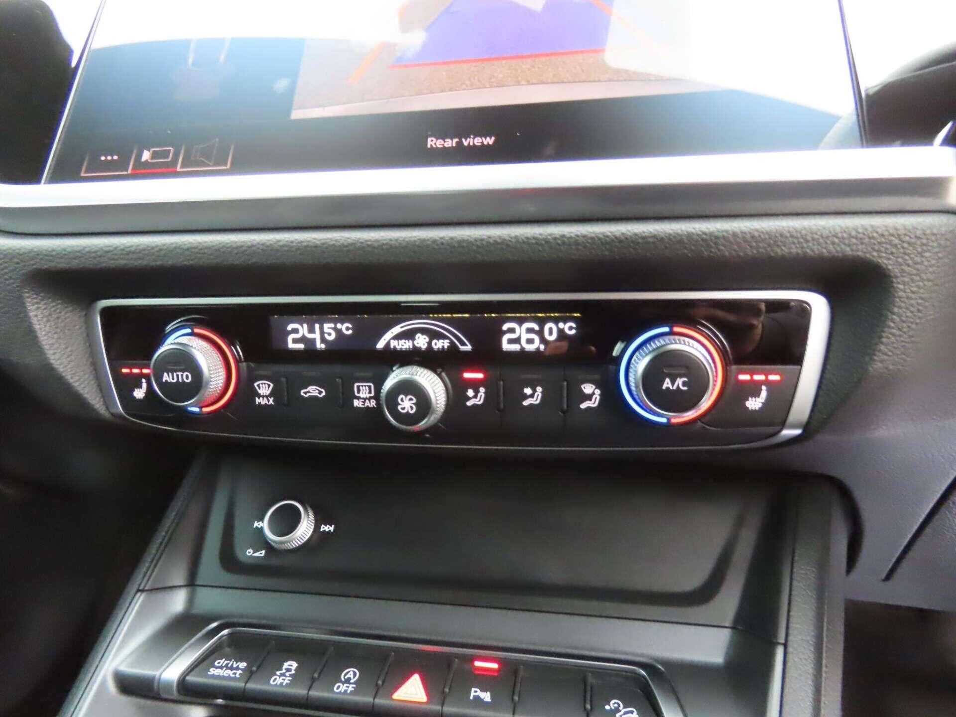 Audi Q3 view 12