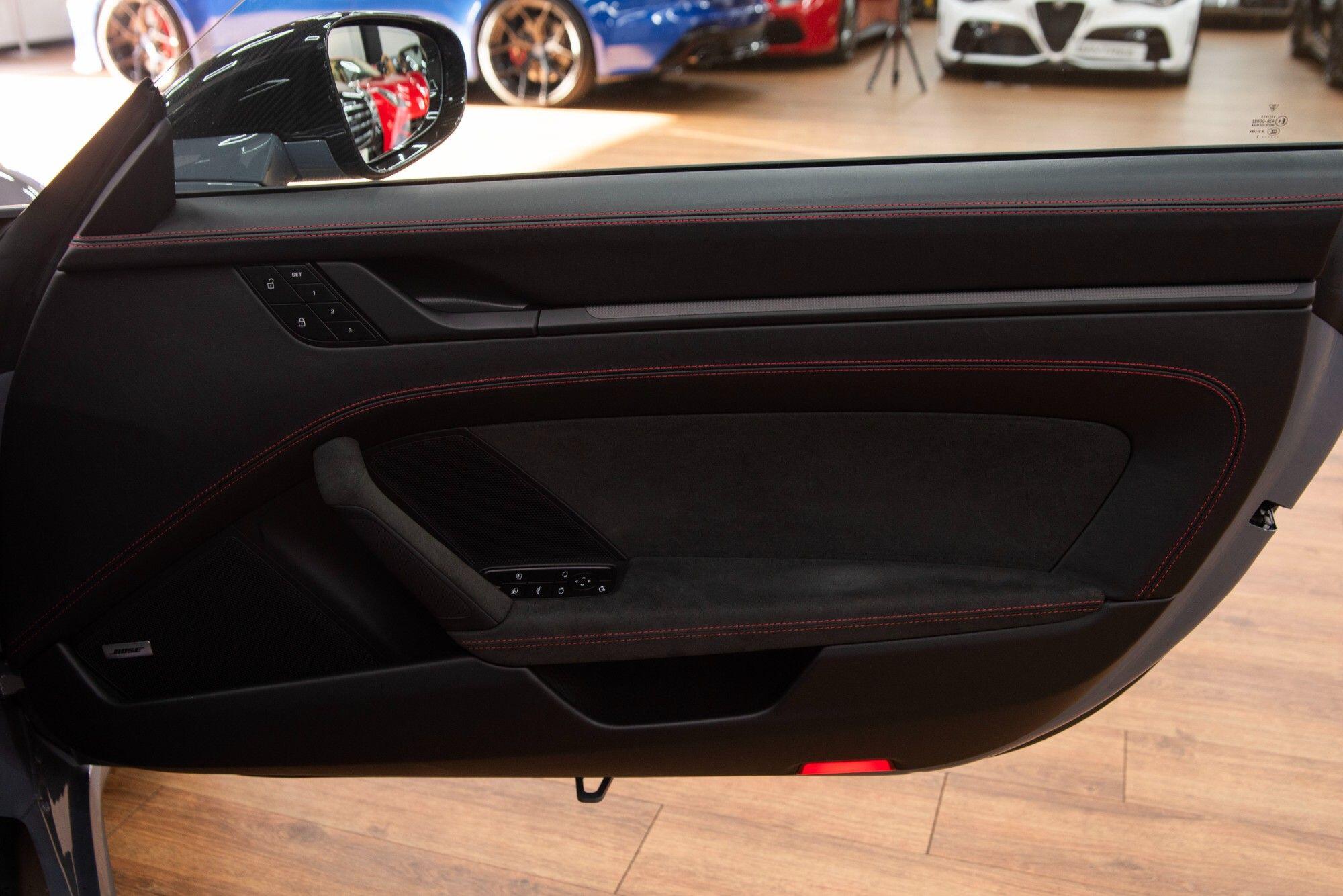Porsche 911 view 24