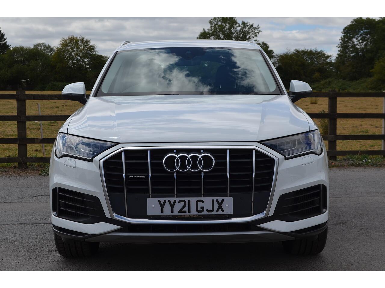 Audi Q7 view 4