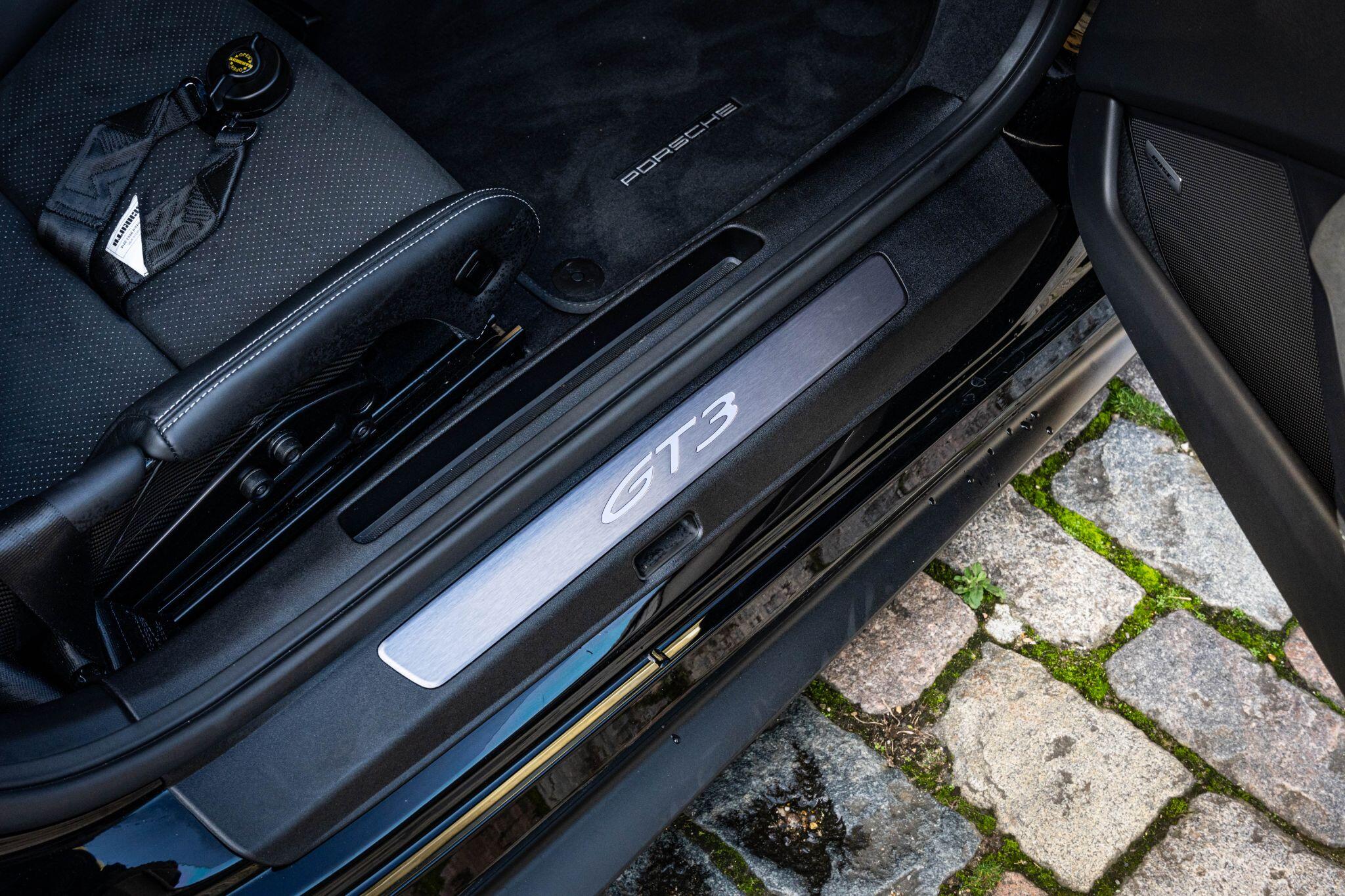 Porsche 911 view 61