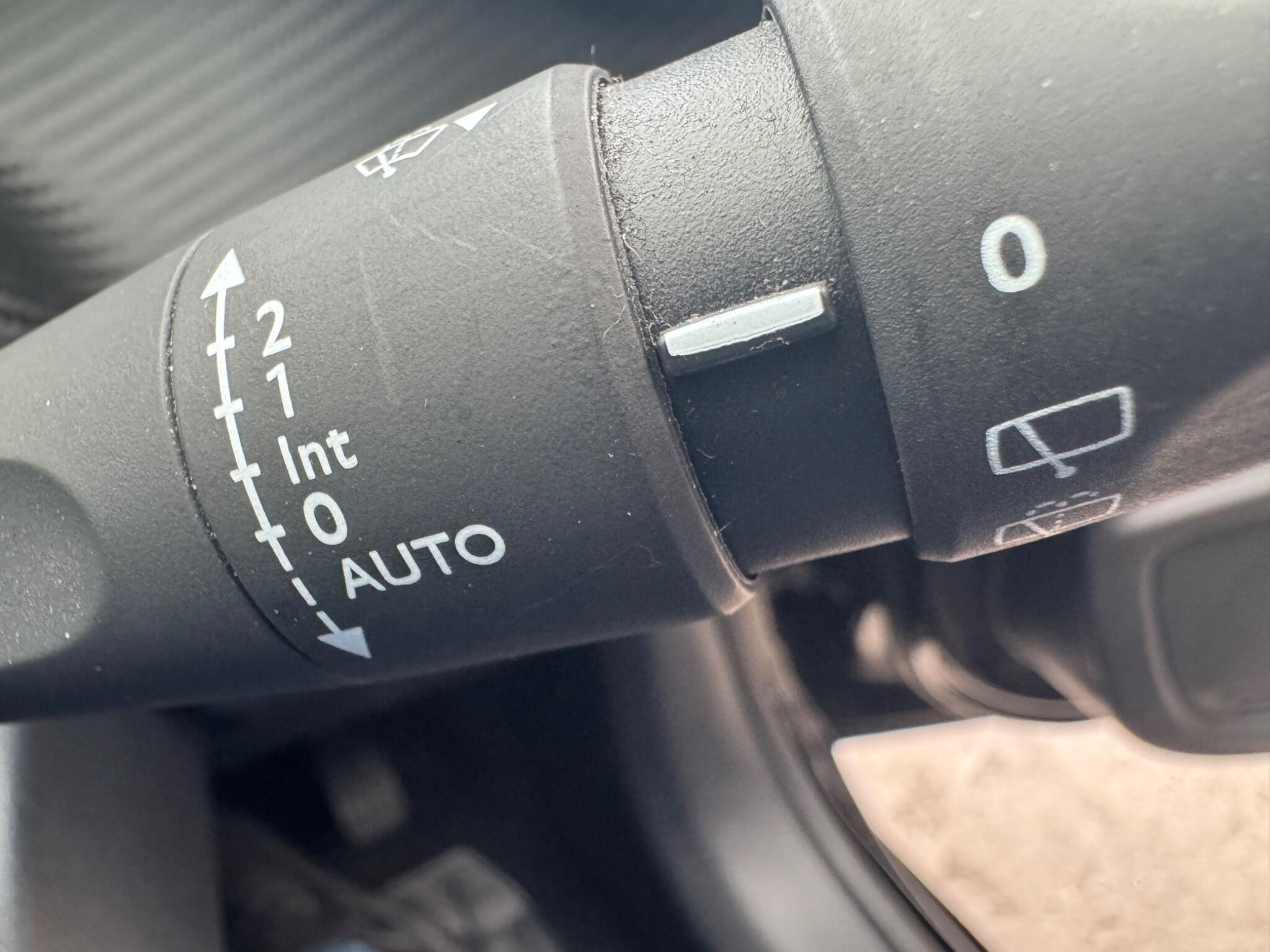 Peugeot E-208 view 37