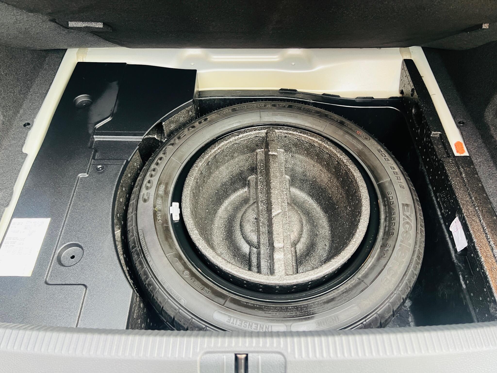 Volkswagen Passat view 79