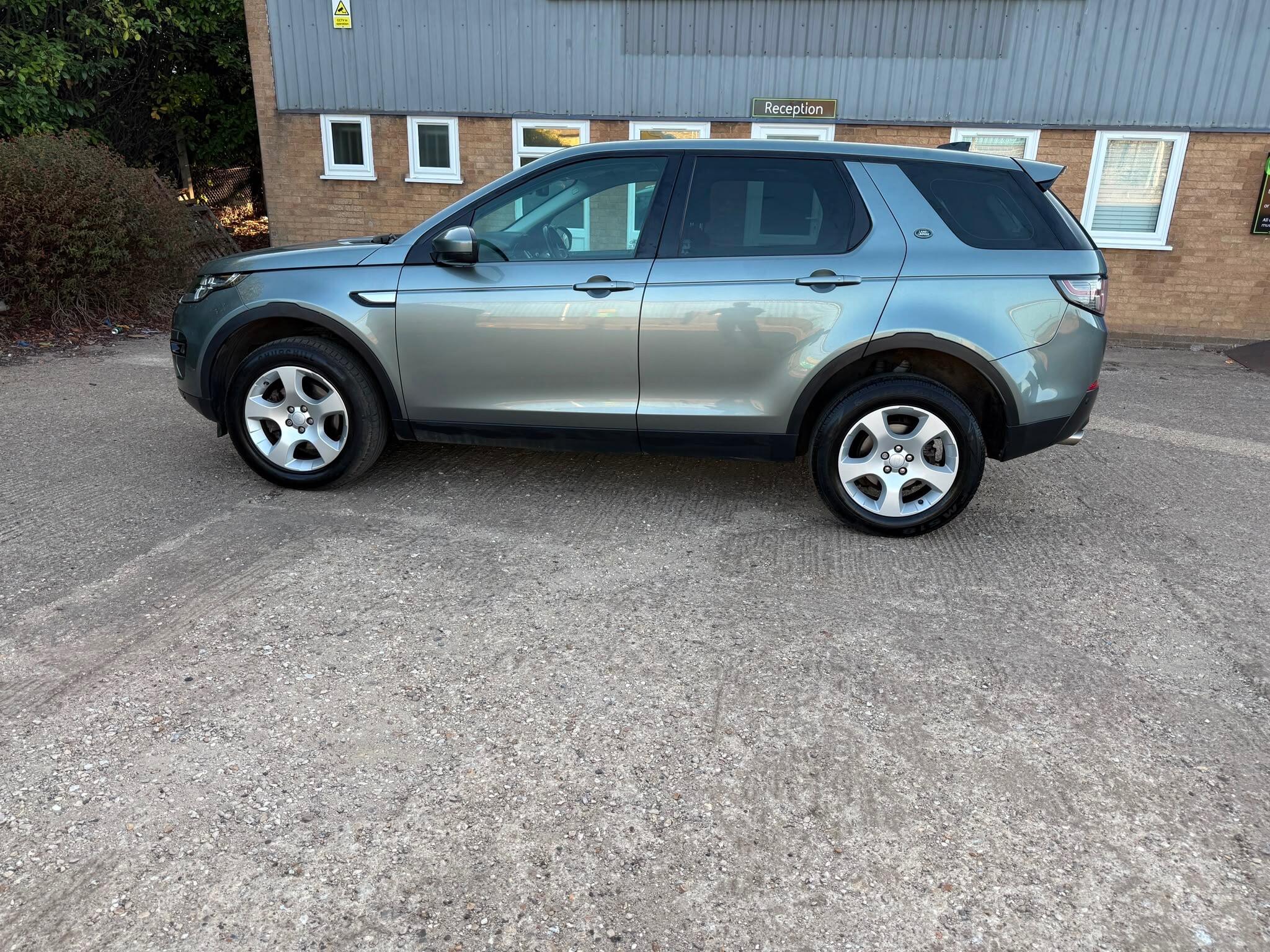Land Rover Discovery Sport view 23