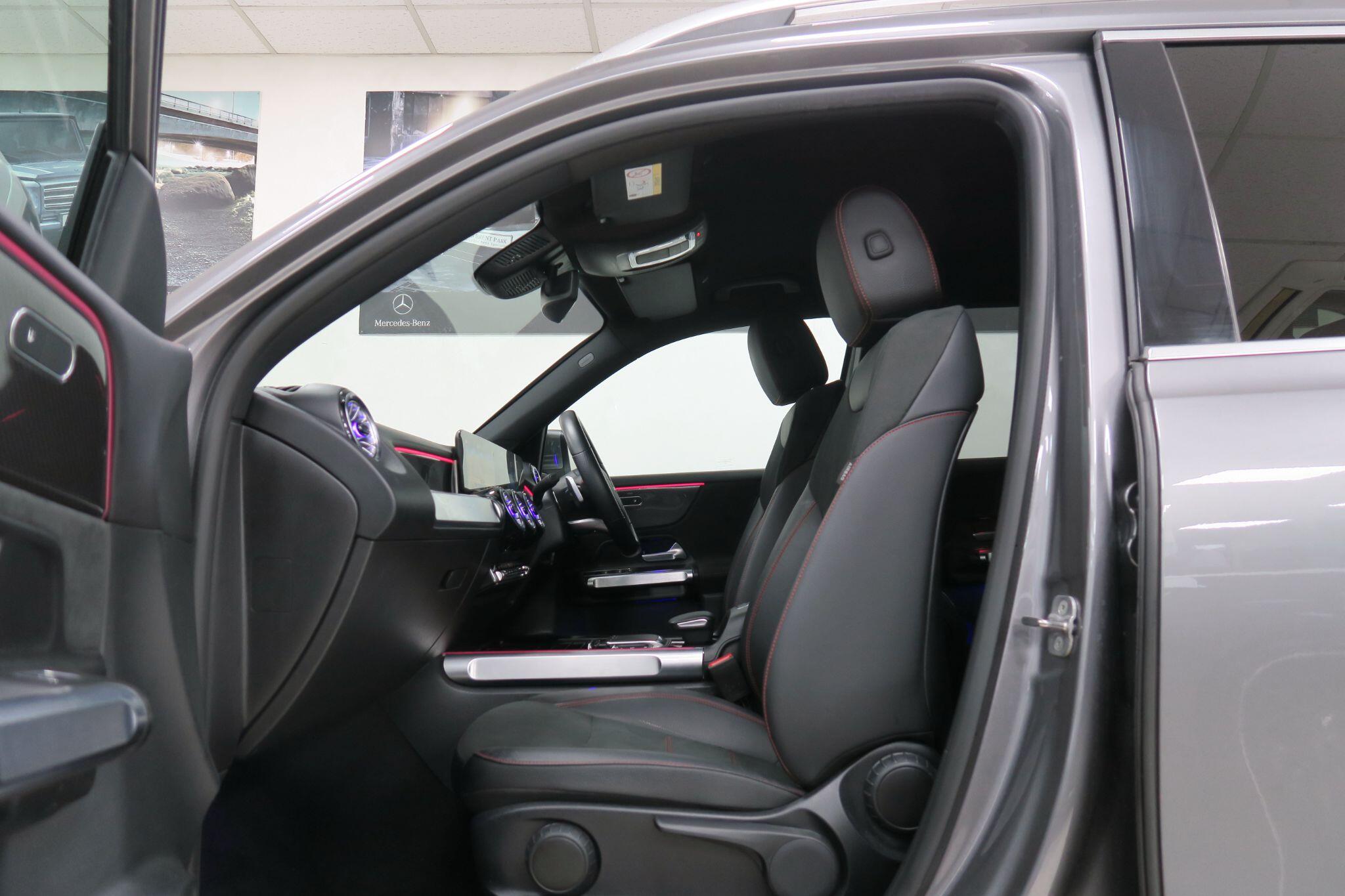 Mercedes-Benz GLB view 9