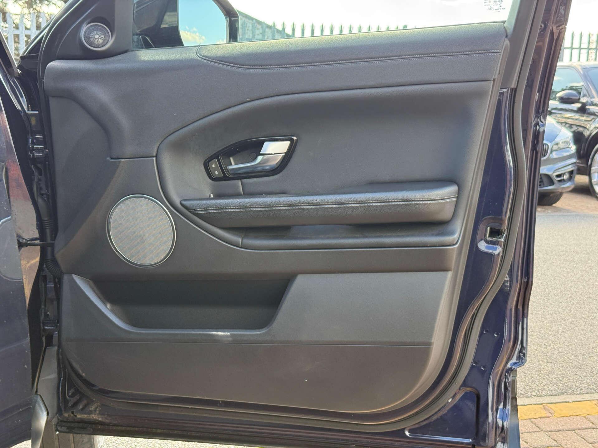 Land Rover Range Rover Evoque view 40