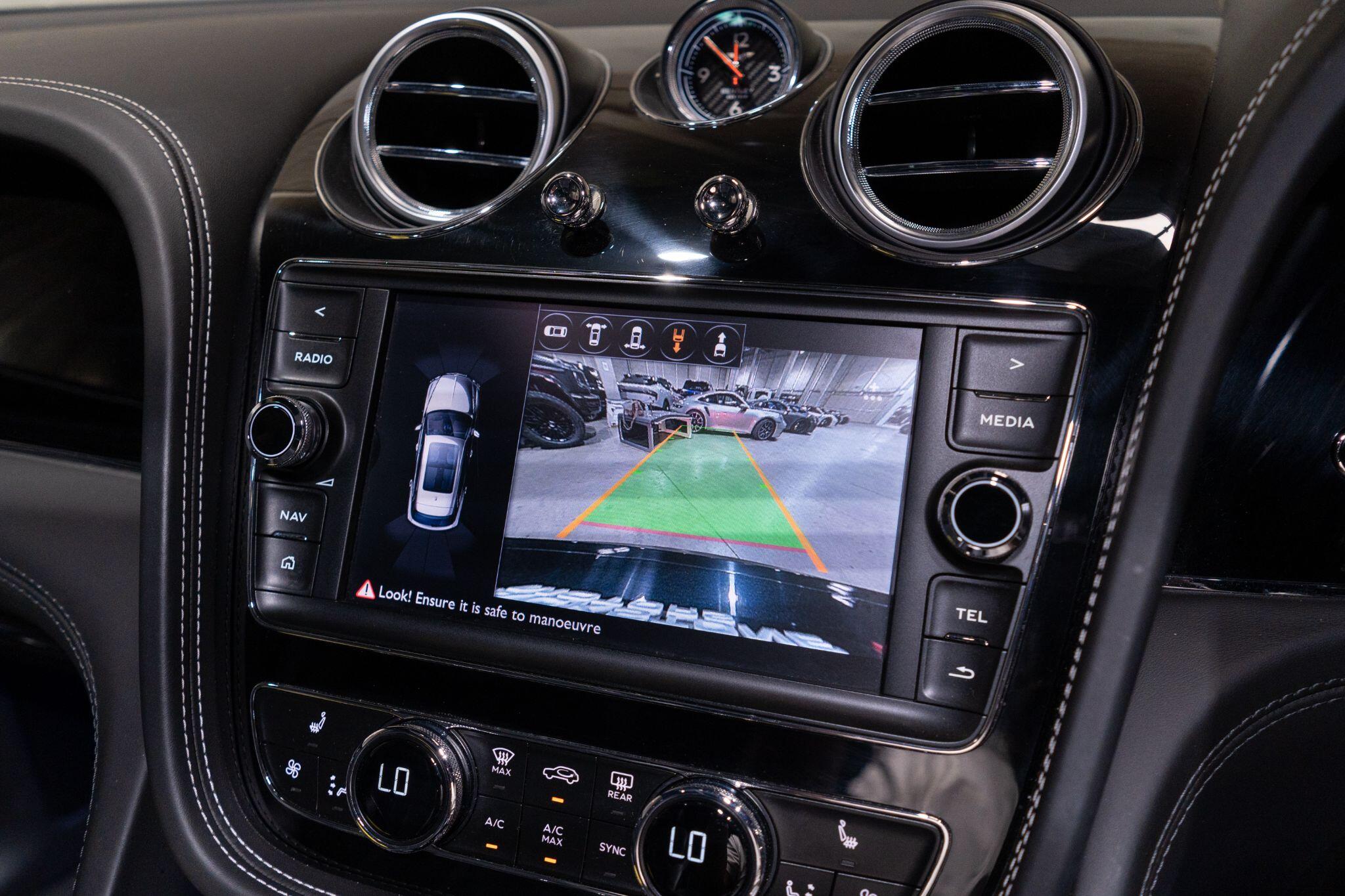 Bentley Bentayga view 25