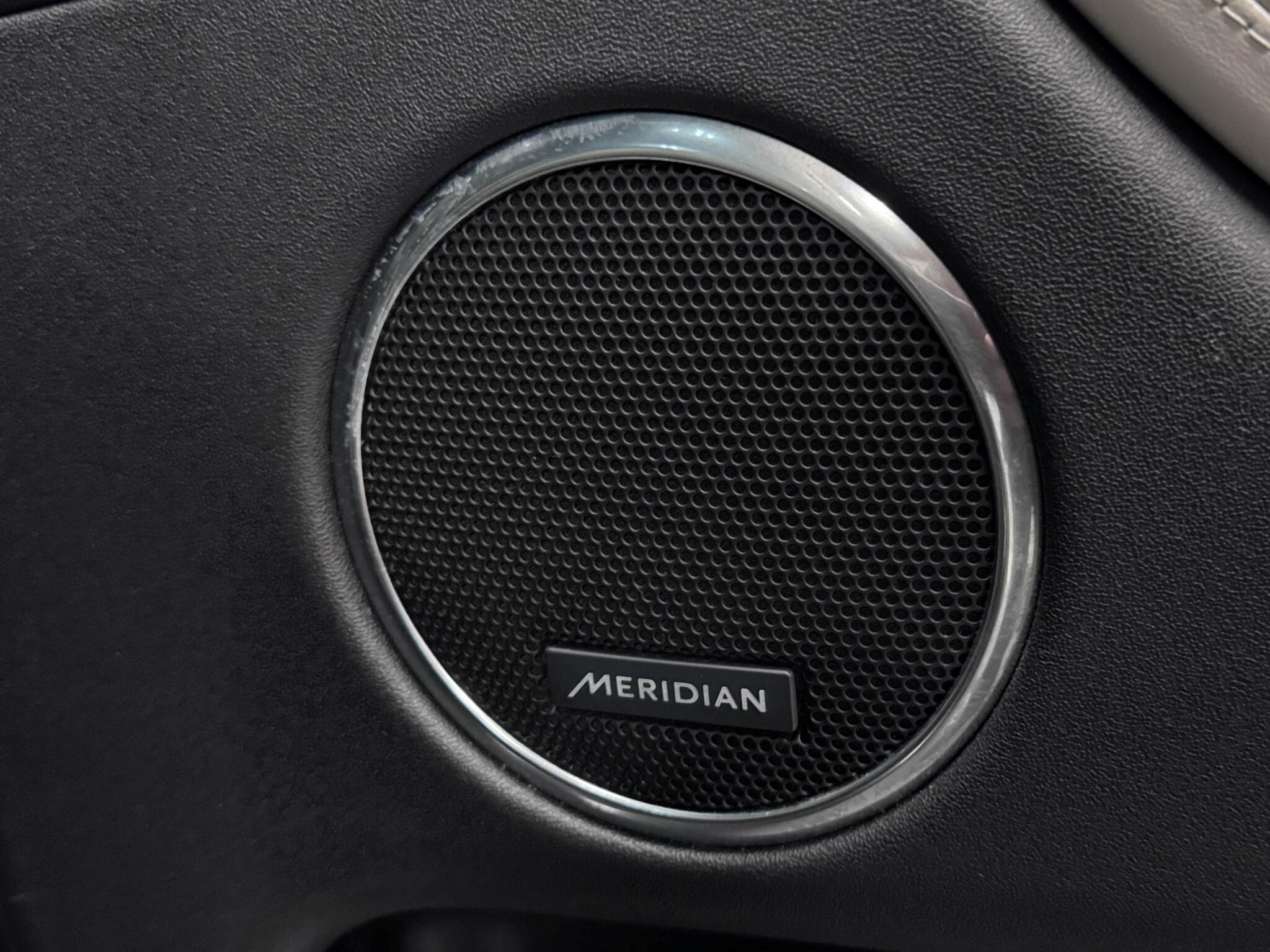 Land Rover Discovery Sport view 19