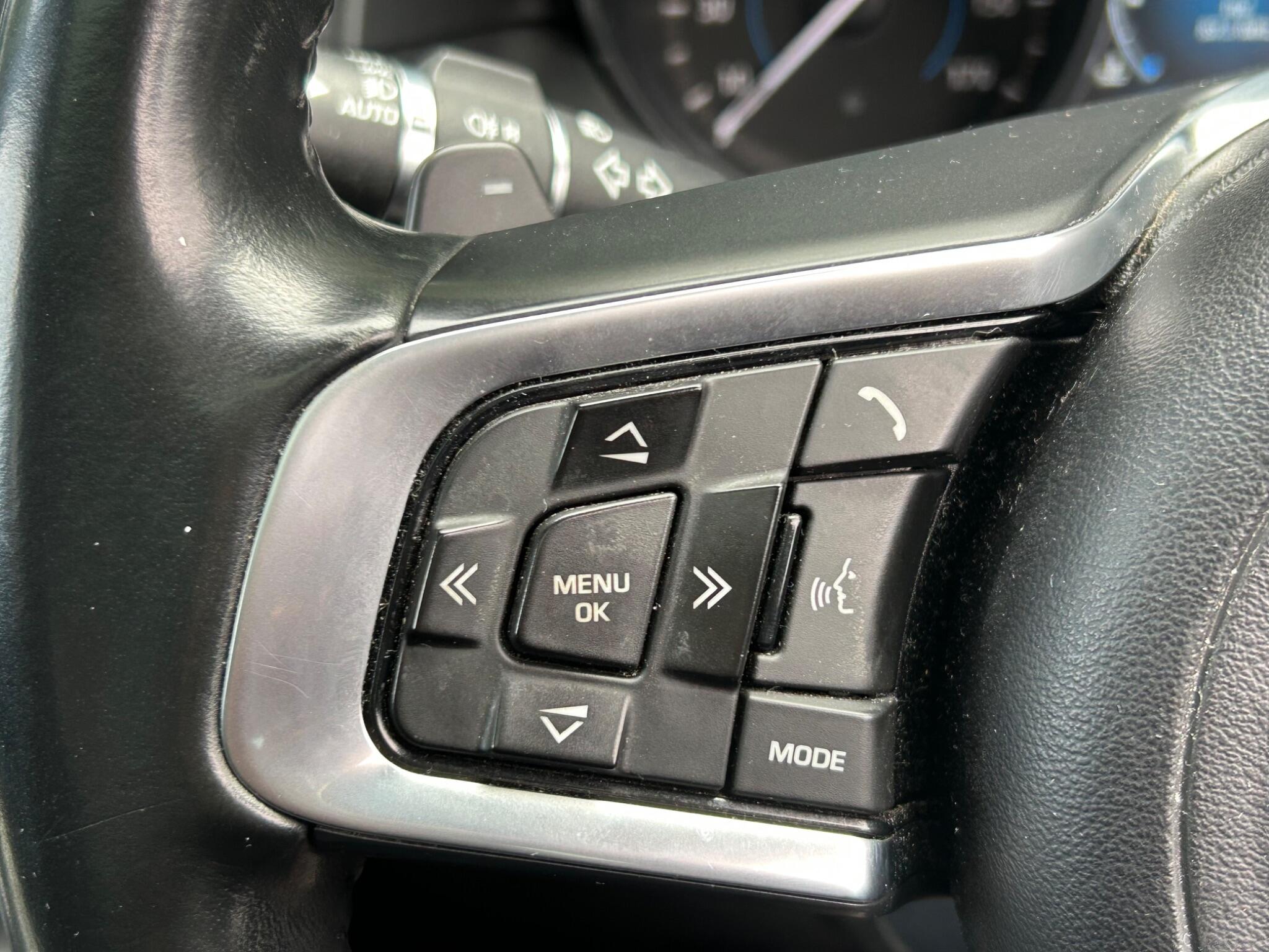 Jaguar XF view 32