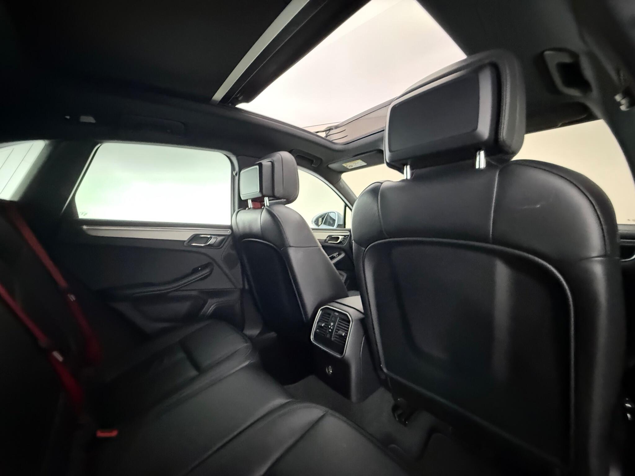 Porsche Macan view 33
